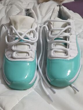 Nike Kids White and Teal Patent Toe Sneakers